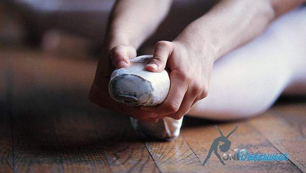 Ballet Foot Stretchers for Dancers - How to Use and its Advantages